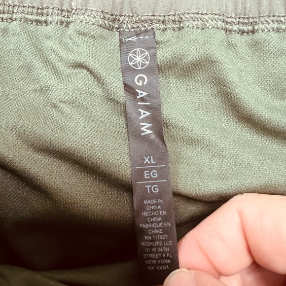 Gaiam Women's Warrior Yoga Short Bike & Running Activewear Shorts Green Size XL - Picture 9 of 9